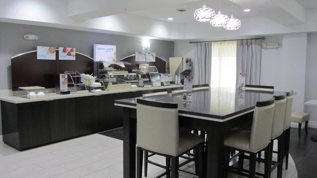 Holiday Inn Express And Suites Houston North - Iah Area By Ihg Extérieur photo