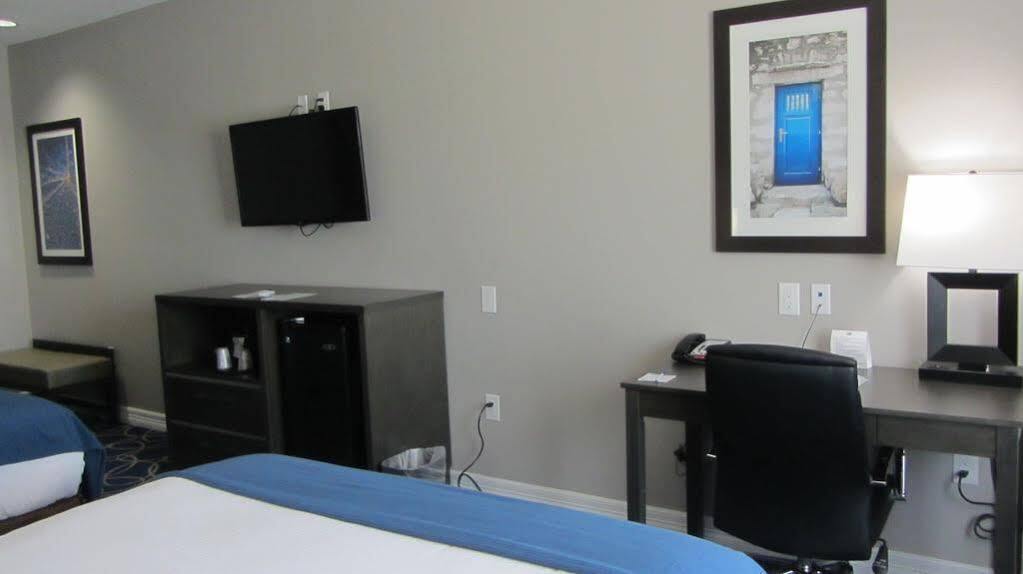 Holiday Inn Express And Suites Houston North - Iah Area By Ihg Extérieur photo